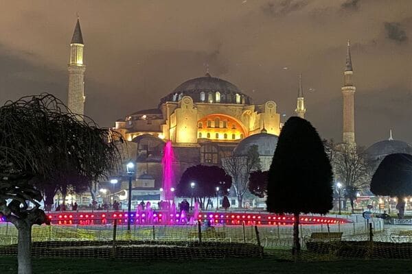 کلیسای ایاصوفیه از دیدنی های استانبول در شب