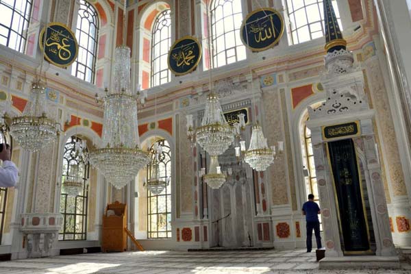 فضای داخلی مسجد اورتاکوی