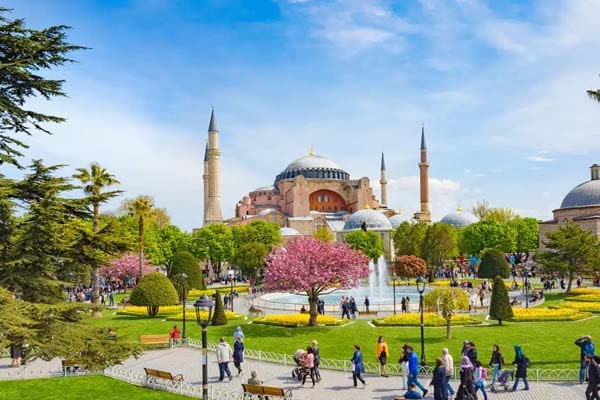 مسجد آبی؛ از جاذبه‌های گردشگری سلطان احمد استانبول