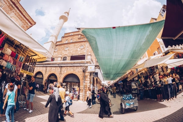 بازار کمرالتی و بازارهای اطراف؛ از جاهای دیدنی ازمیر برای کسانی که به دنبال خرید در ترکیه هستند.
