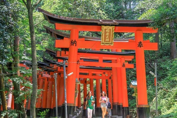 معبد فوشیمی ایناری در کیوتو ژاپن