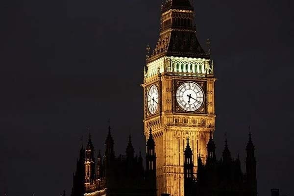 بیگ بن لندن در شب 