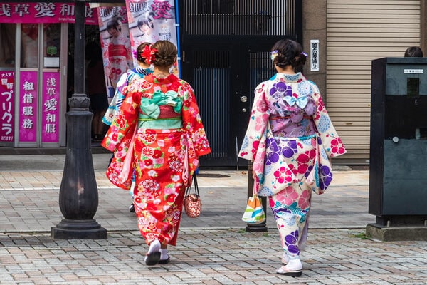 یوکاتا یک لباس سنتی ژاپنی به عنوان سوغاتی
