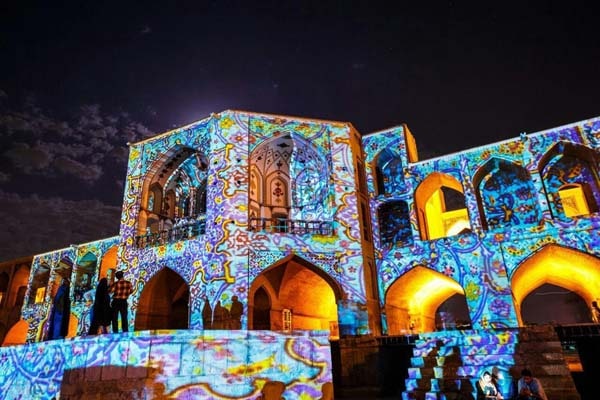 پل خواجو؛ از جاهای دیدنی اصفهان در شب
