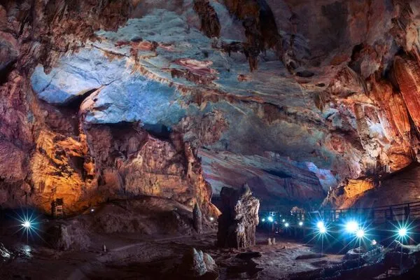 غارهای فونگ نها