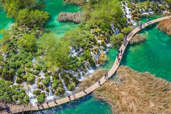 دریاچه‌های پلیتویس؛ 16 دریاچه زیبا در کرواسی