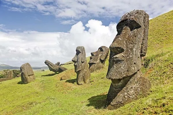 مجسمه‌های سنگی موآی؛ از عجایب کشور شیلی