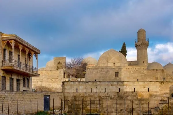 ایچری‌شهر با قصر شیروان شاه و برج دختر؛ یکی از جاهای دیدنی باکو