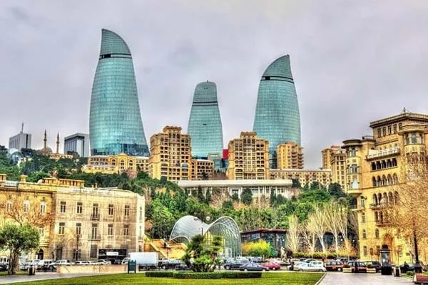 برج‌های شعله؛ جاذبه‌های آتشین باکو آذربایجان