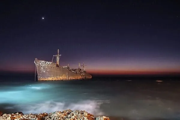آیا کشتی یونانی غرق می‌شود؟