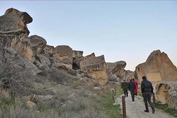 چشم‌انداز فرهنگی هنر صخره گوبوستان؛ از دیگر جاهای دیدنی باکو