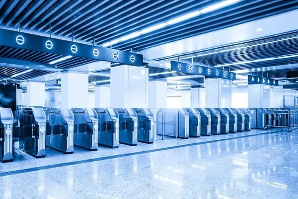 استفاده از اپلیکیشن‌های موبایل برای رزرو بلیط هواپیما
