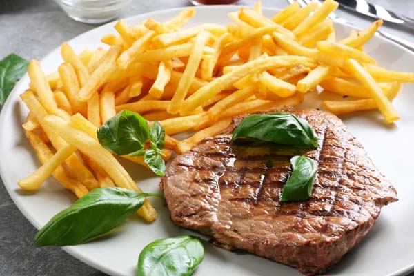 استیک فریت (Steak frites)؛ از غذاهای فرانسوی ساده