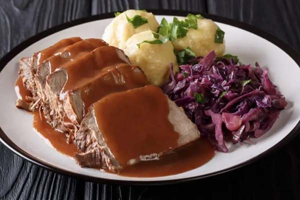 گوشت کبابی ترش یا شور (Sauerbraten)؛ یکی از غذاهای ملی آلمان