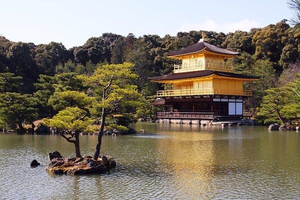ویژگی‌های خاص و چشم‌نواز معبد طلائی ژاپن