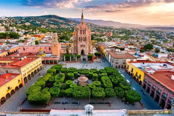 سن میگل د آلنده (San Miguel de Allende)؛ رنگارنگ‌ترین و زیباترین شهر مکزیک