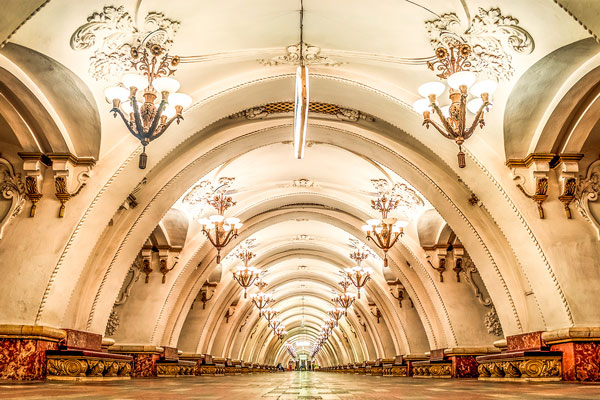 ایستگاه آرباتسکایا: نگینی در دل مترو مسکو