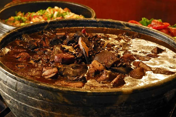 فیجوادا (Feijoada)؛ معروف‌ترین غذای برزیل