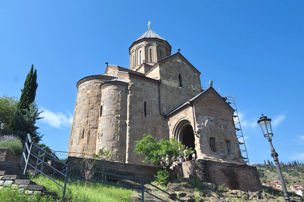 کلیسای متخی (Metekhi Church)؛ یکی دیگر از جاهای دیدنی و تاریخی تفلیس
