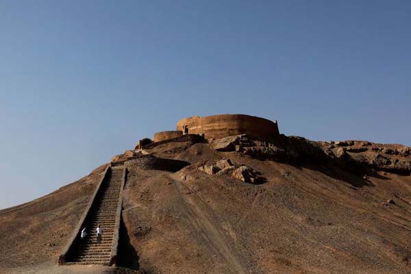 دخمه زرتشتیان (برج سکوت) یزد